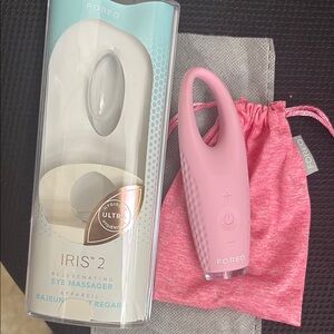 Foreo Iris 2 Eye Massager in Pink